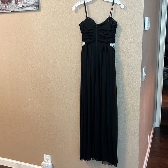 Black formal dress worn once as a bridesmaid for wedding. Size 5 City Triangles - Picture 2 of 3
